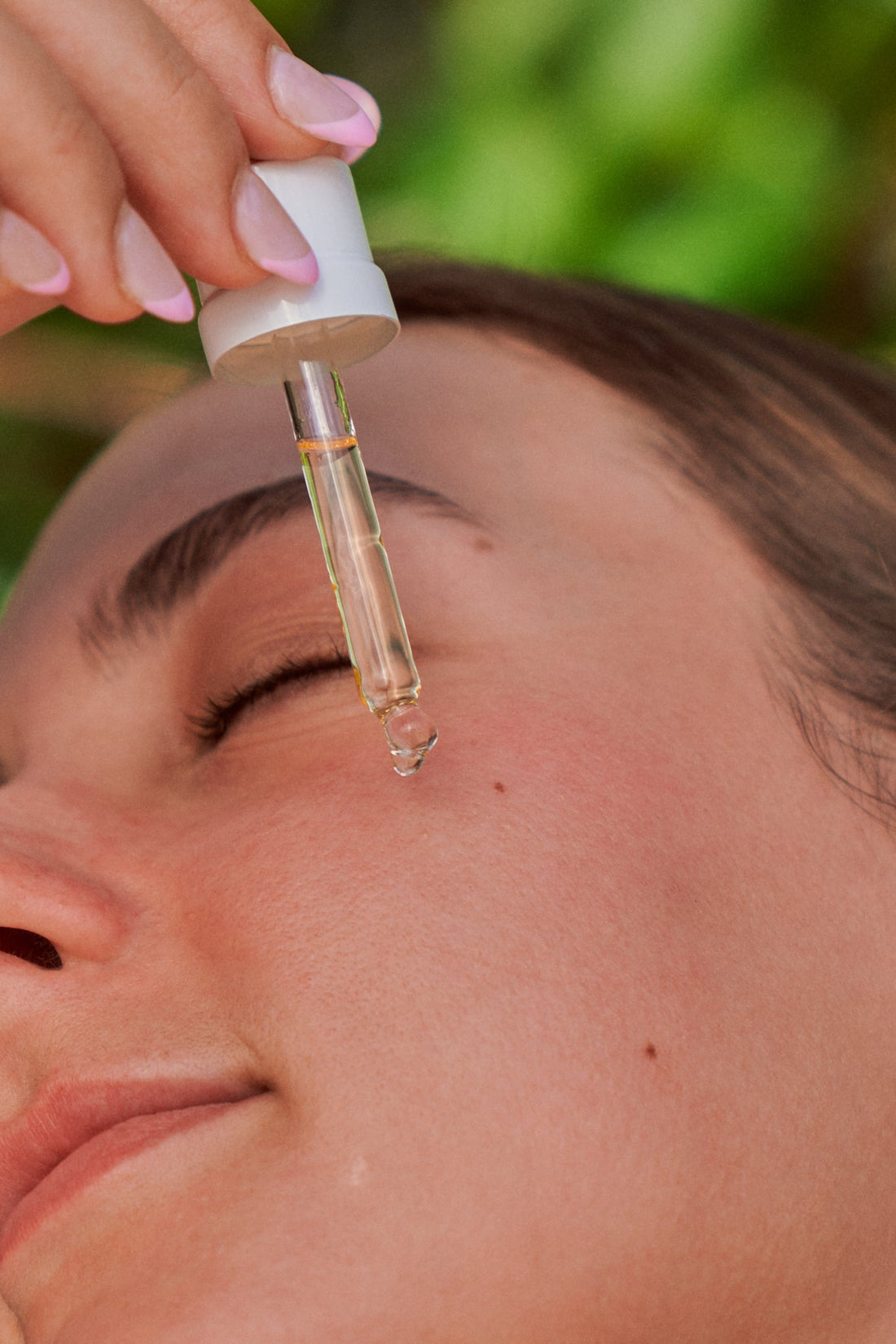 Hydrating Face Oil: Benefits, How to Use It & Why It’s Essential