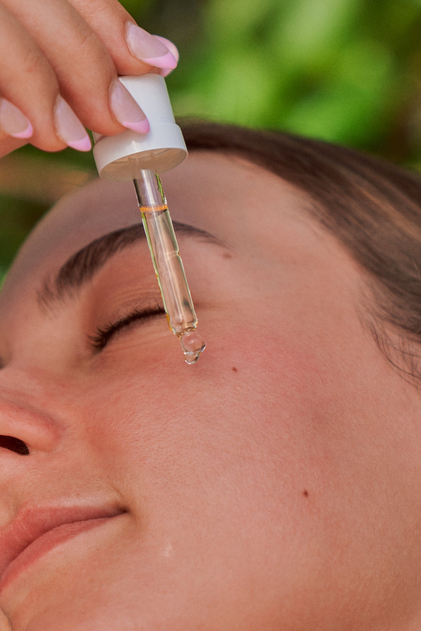 Hydrating Face Oil: Benefits, How to Use It & Why It’s Essential