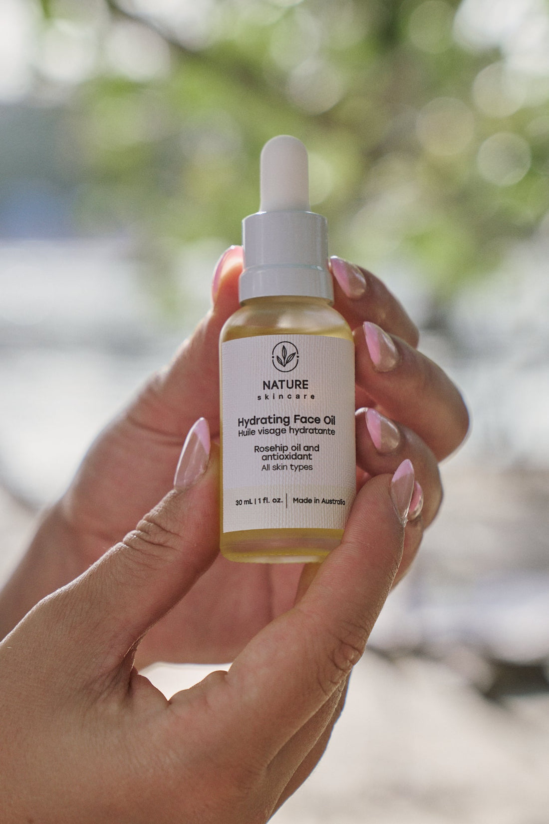 Lightweight hydrating face oil for dry and dehydrated skin
